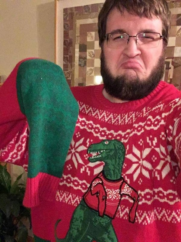 Странные и смешные рождественские свитеры