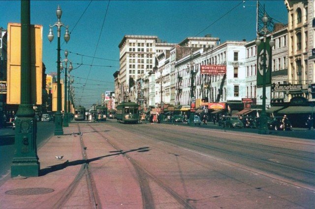 Как выглядели улицы всем известных городов в 1944 году