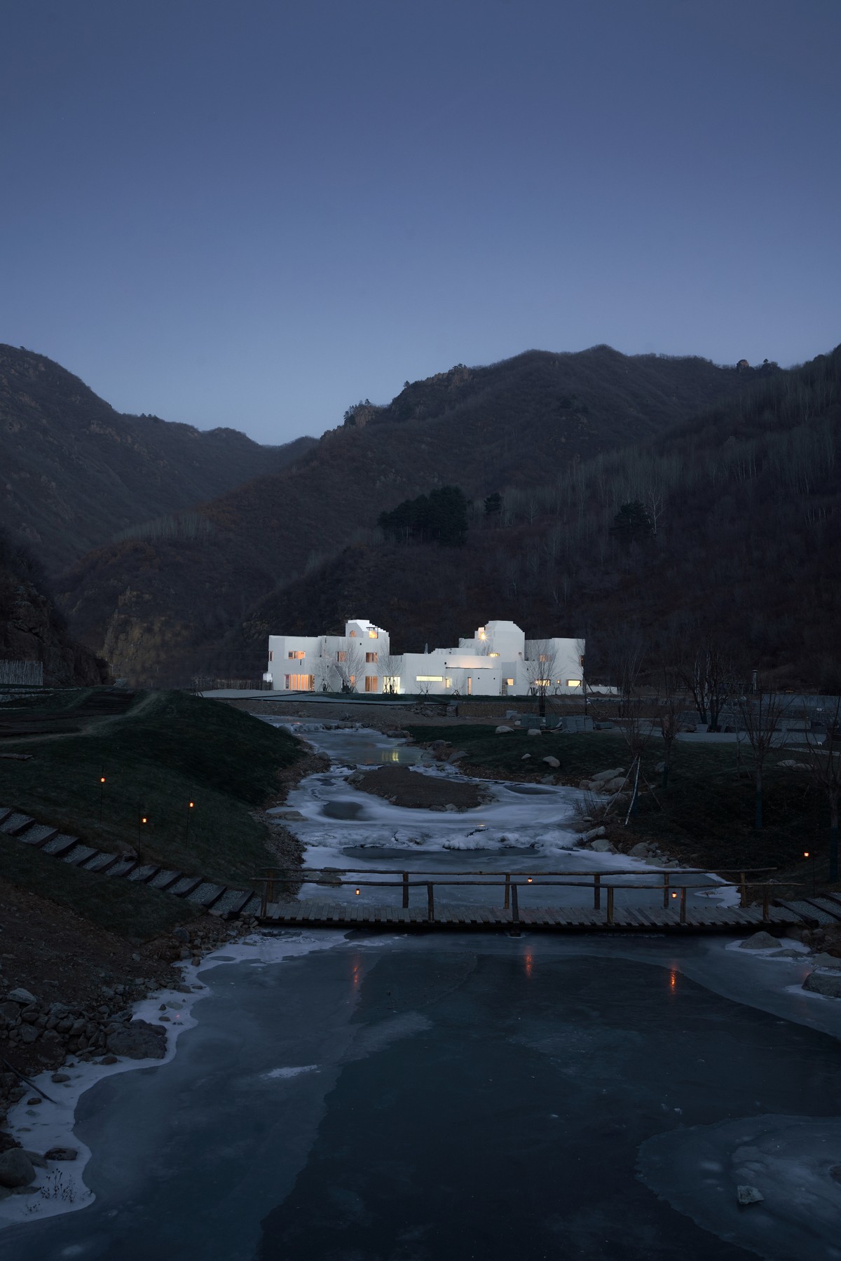 Отель Небесный двор долины Рехе в Китае