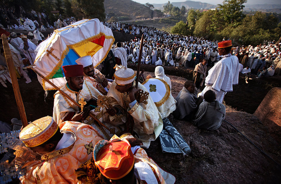 Рождество в Лалибэле — африканском Иерусалиме честь, Лалибэла, которого, прямо, Эфиопии, большая, часть, Лалибэлы, белые, одетых, одежды, паломников, Организуются, сотнями, заполняются, стихийные, города, окрестности, этого, несколько