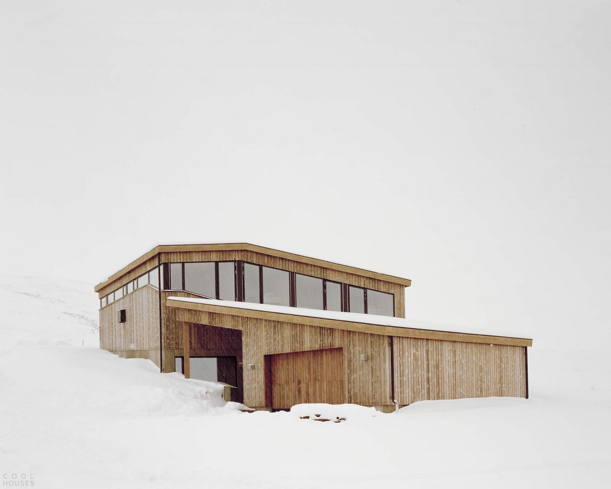 Уютный сборный домик в горах Норвегии