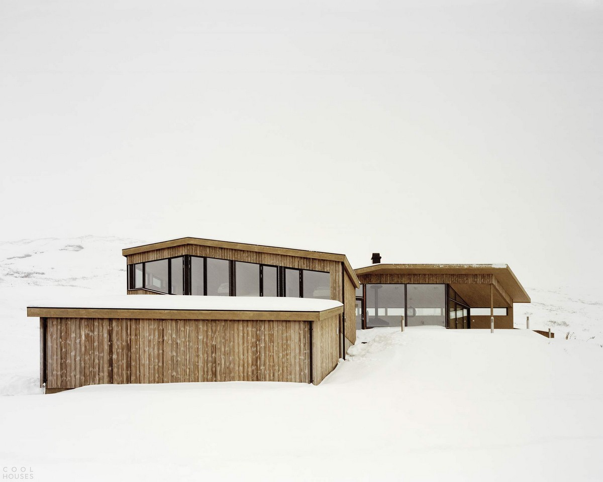 Уютный сборный домик в горах Норвегии