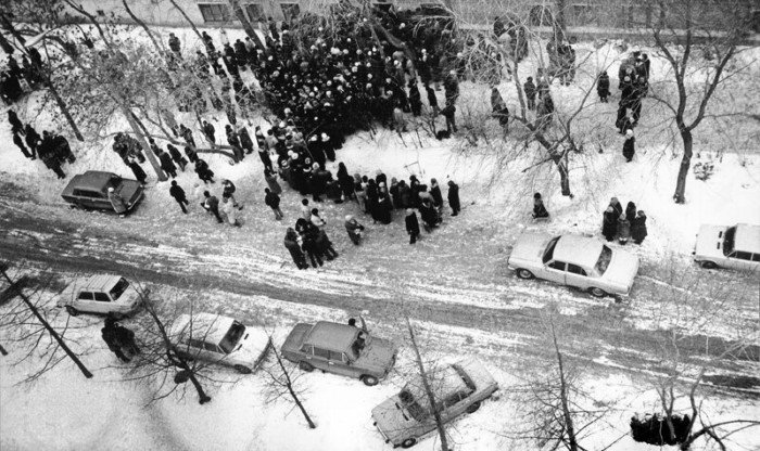 Очереди в СССР на снимках Петрович, Сергиенко, Владимир, Очередь, Тарасевич, Всеволод, Сергеевич, Александр, Борисович, Стомахин, Неизвестный, автор, Мавзолей, Михайлович, Сулейманович, Рустам, Мухаметзянов, Николаевич, сентября, Абаза