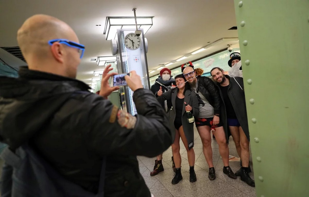 Ежегодная международная акция В метро без штанов 2020