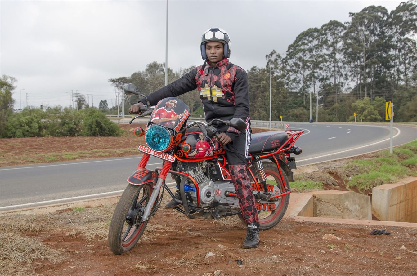 Яркие мототаксисты в Найроби