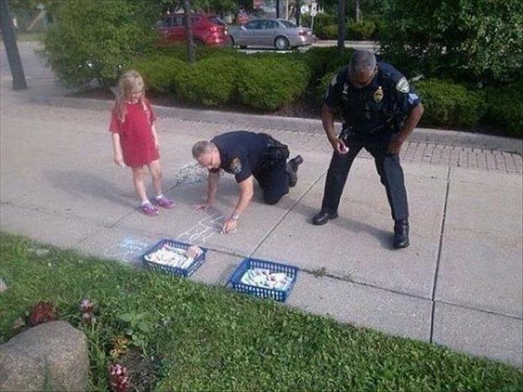 Полицейские будни в забавных снимках