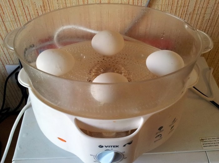 Как сварить треснувшие яйца, чтобы белок не вытек