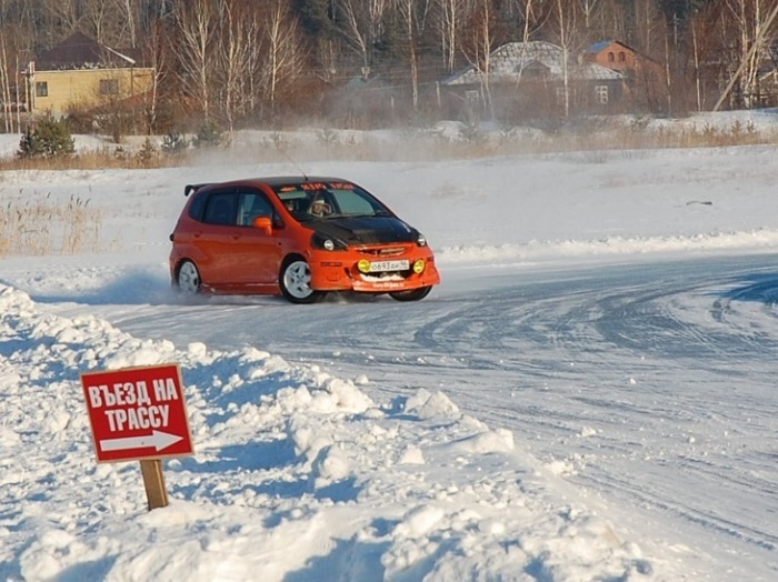 Какая толщина льда способна выдержать автомобиль