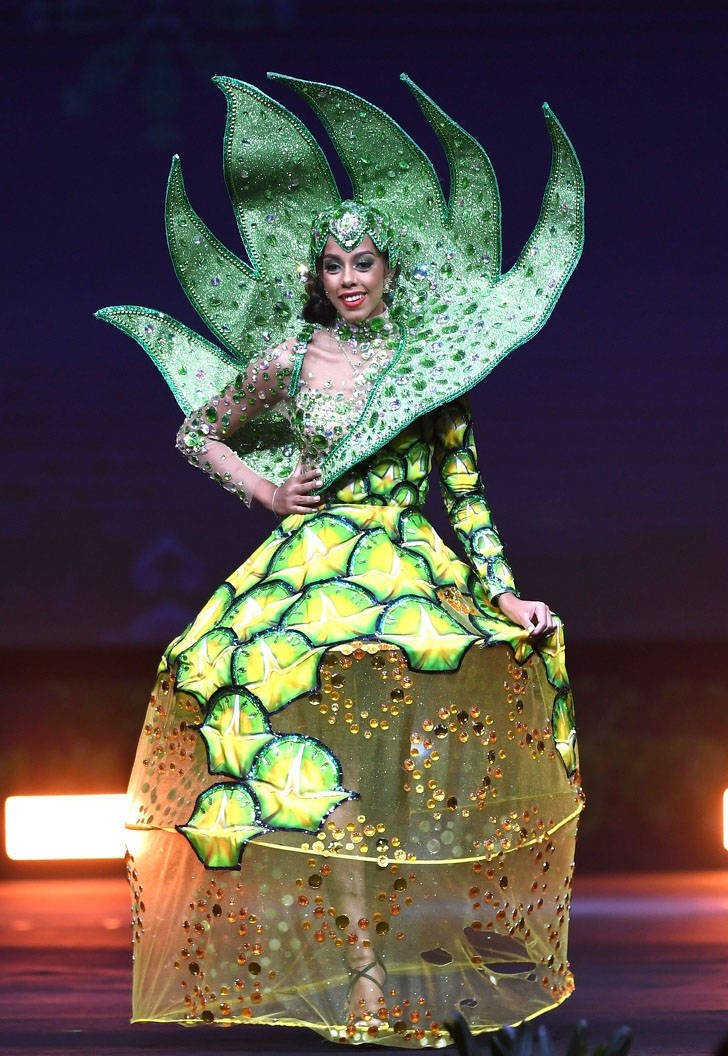 Удивительные костюмы на конкурсе красоты Мисс Вселенная