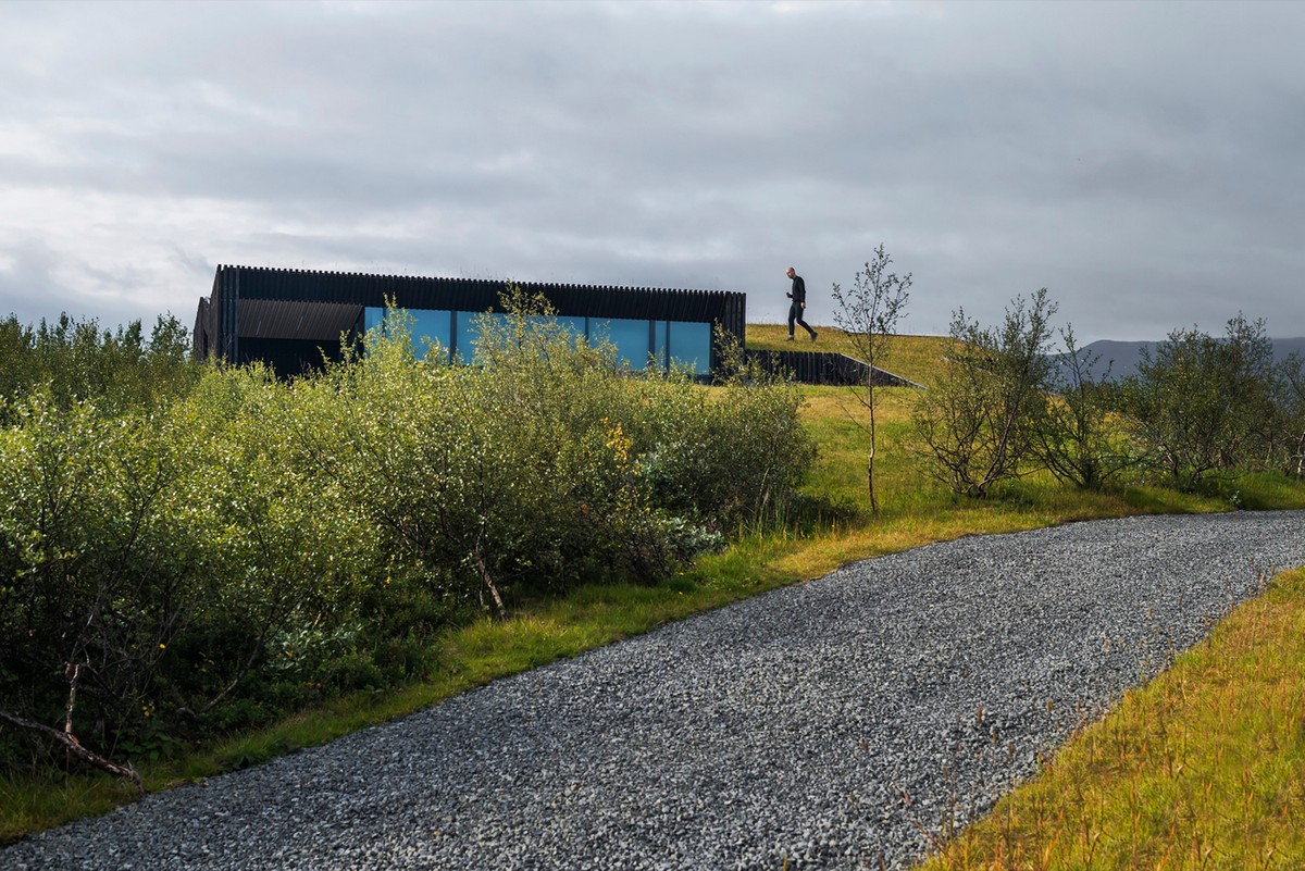 Дом с зелёной крышей в Исландии