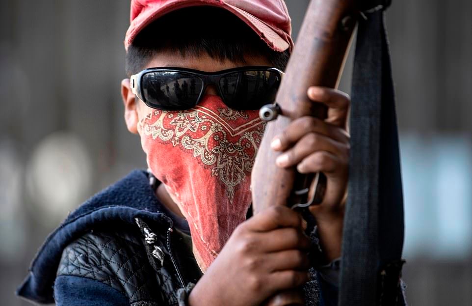 Мексиканских детей обучают обращаться с оружием с 5 лет