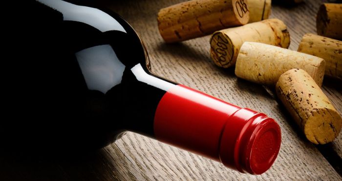 Как открыть вино без штопора: 4 лайфхака 🍷🔑💪 и 10 способов