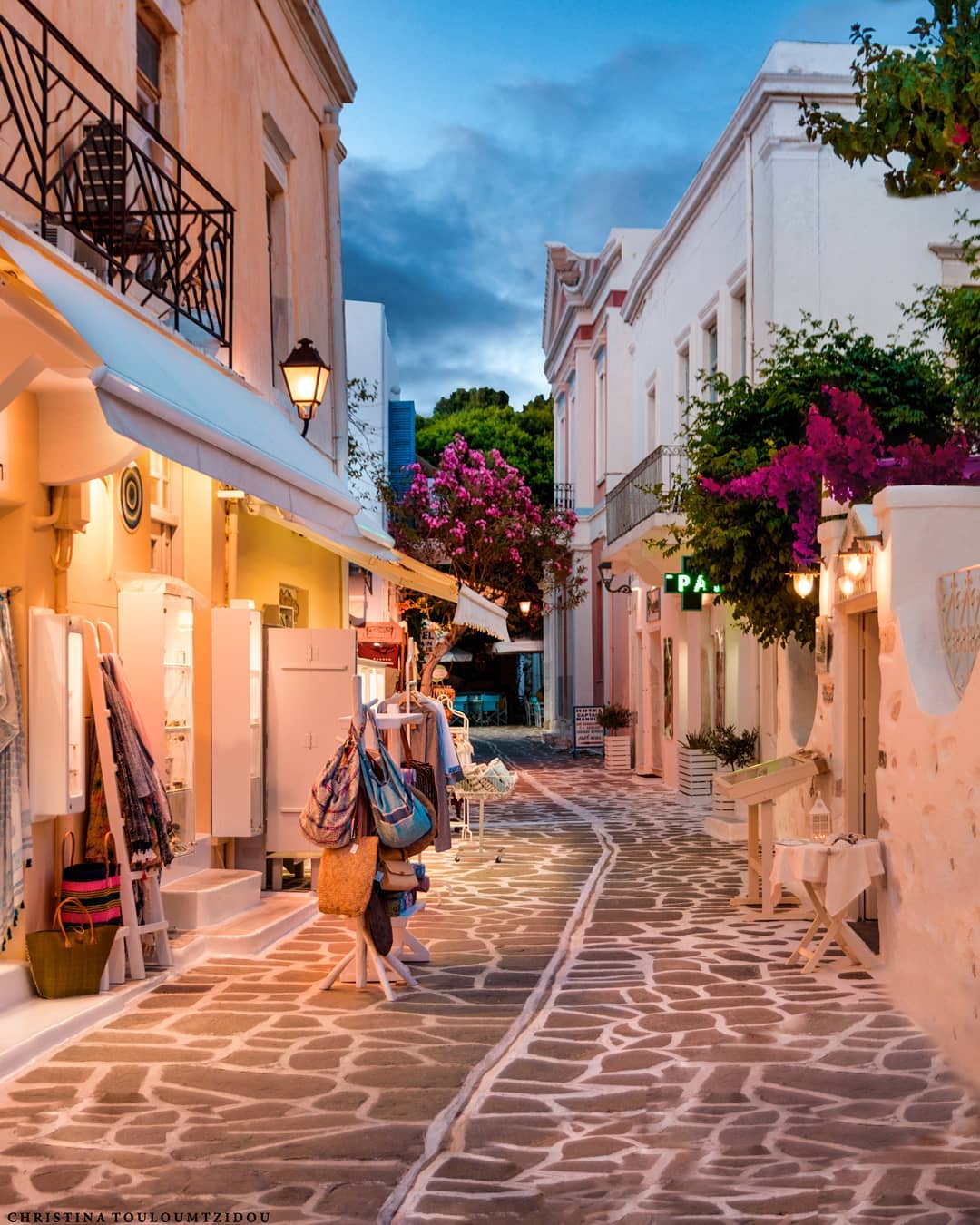 Улицы Греции на снимках Кристины Тулумтзиду