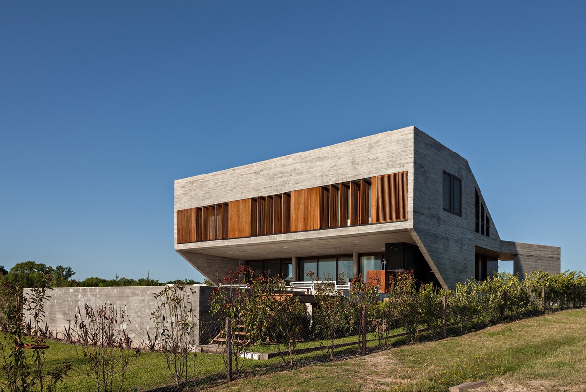 Двухэтажный семейный дом в Буэнос-Айресе