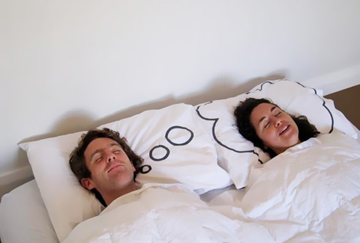 Странные и забавные подушки для сладкого сна