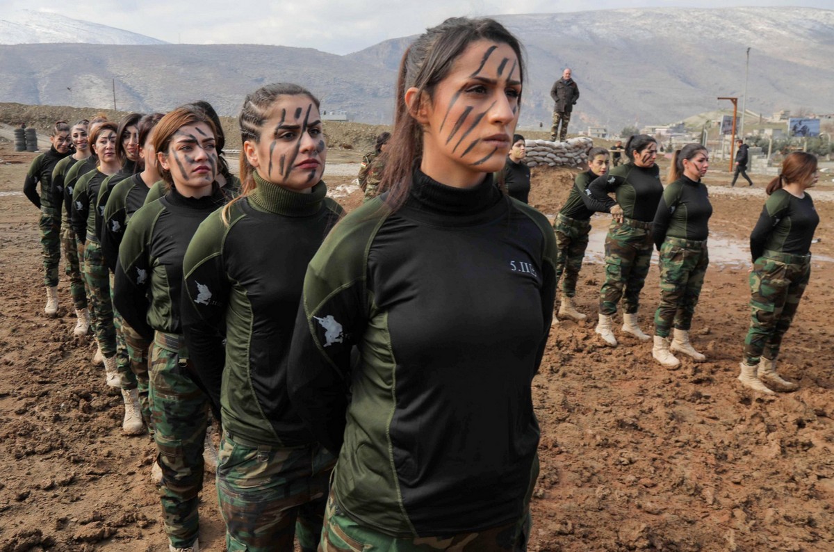 Курдские выпускники-офицеры продемонстрировали свои навыки