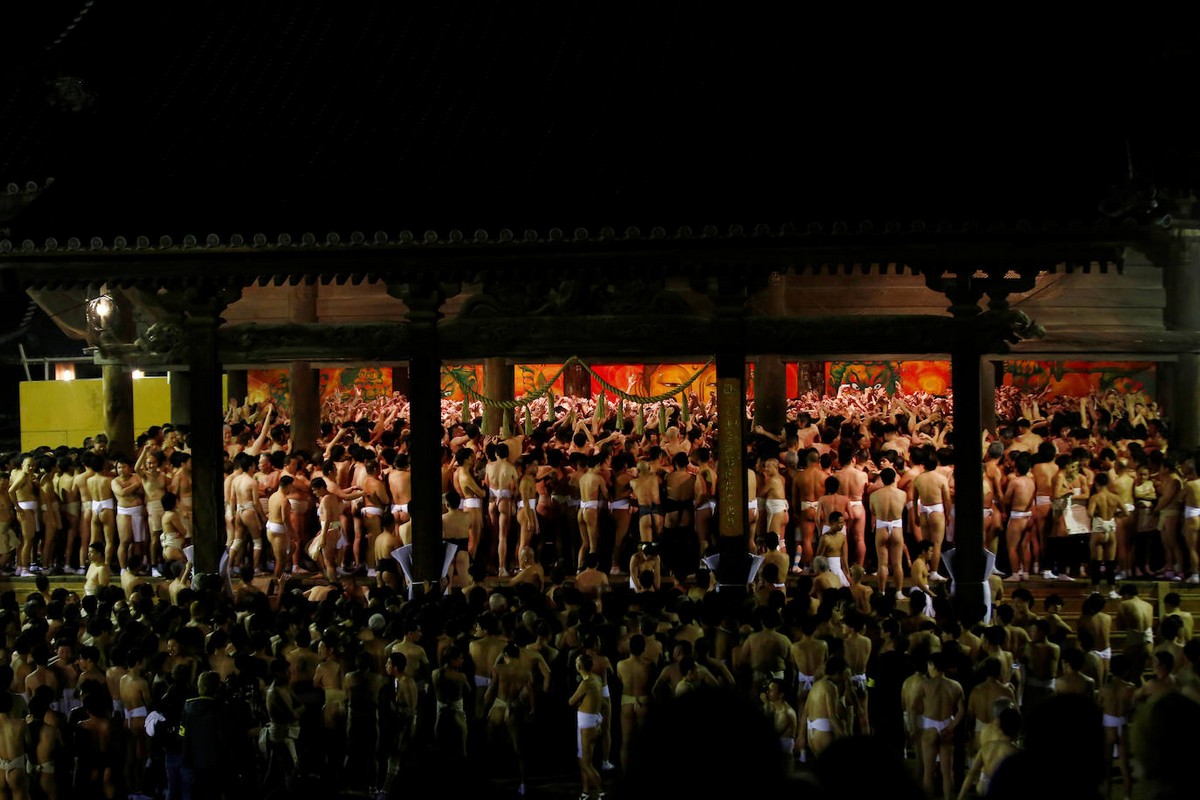 Десять тысяч японцев разделись в рамках 500-летнего фестиваля