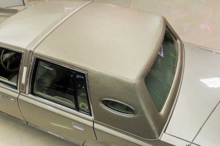 40-летний Lincoln Continental Mark VI с выставили на продажу