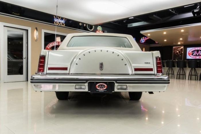 40-летний Lincoln Continental Mark VI с выставили на продажу