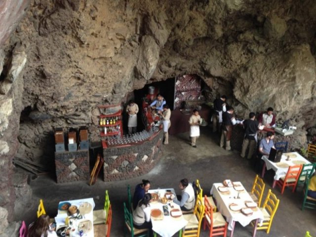 Ресторан, расположенный в древней пещере Ла Крута