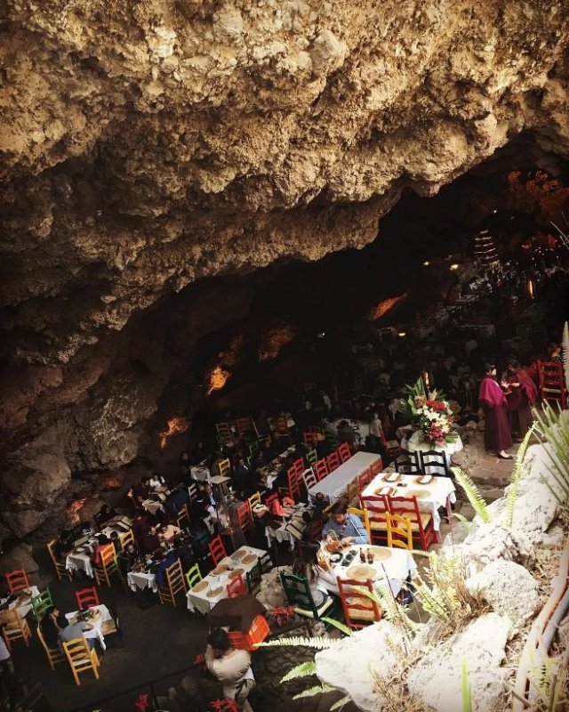 Ресторан, расположенный в древней пещере Ла Крута