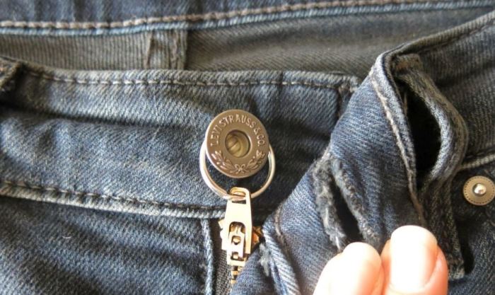 Как быстро починить молнию на джинсах, чтобы она не расходилась