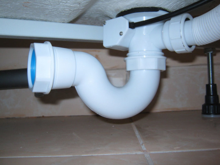 Причины неприятного запаха от канализации в доме