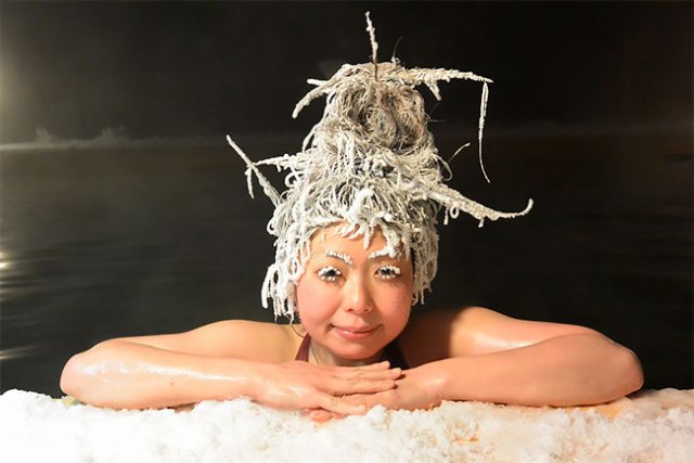 Конкурс замороженных волос на горячих источниках курорта Тахини