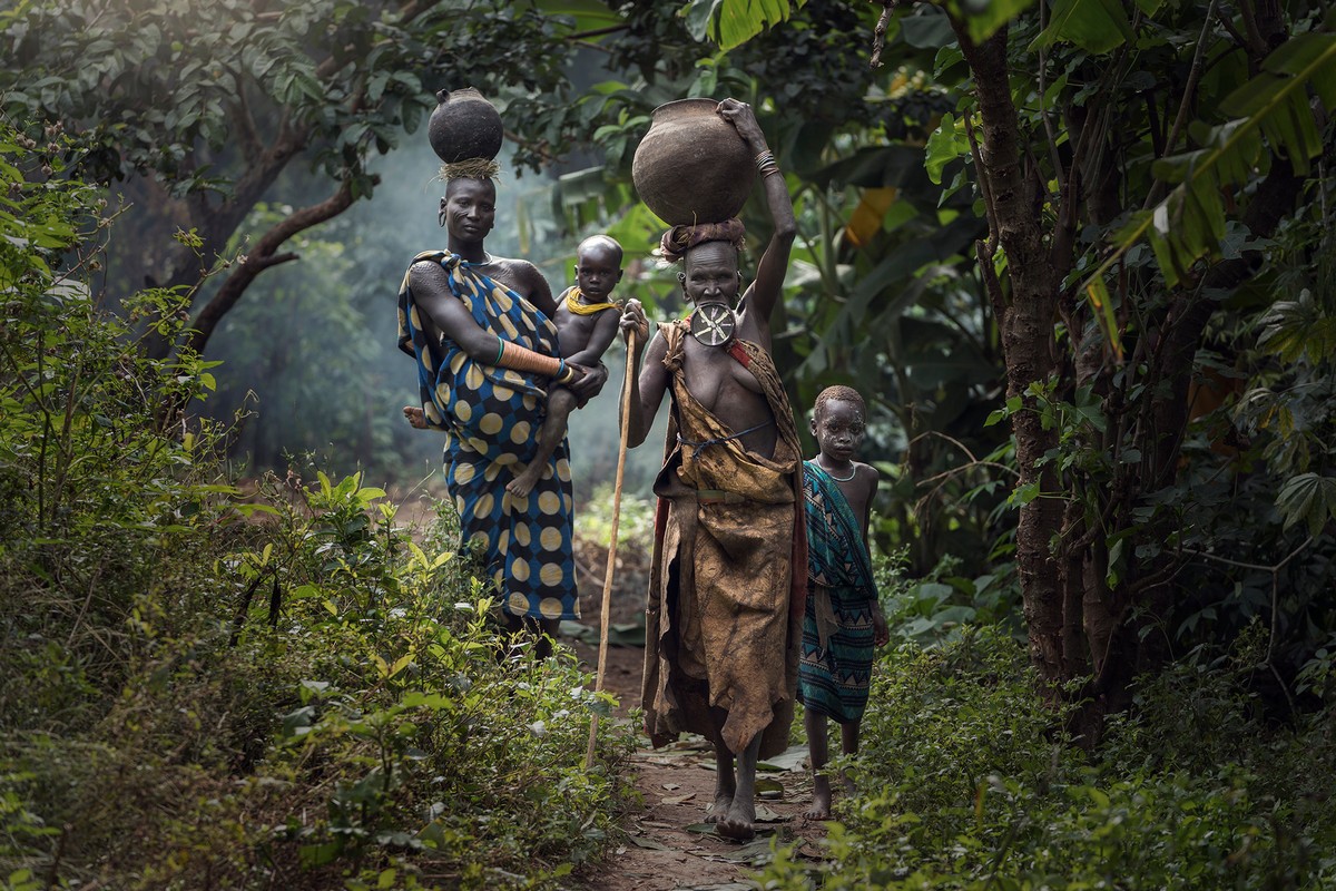 Колоритные снимки представителей племени Сури из Эфиопии