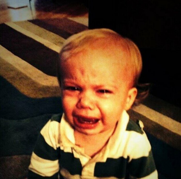 Забавные снимки родителей о том, почему их ребенок плачет