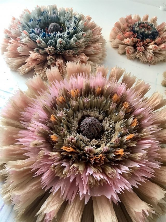 Гигантские бумажные цветы от датской художницы