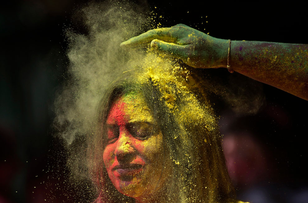 В Индии прошел фестиваль красок Холи 2020
