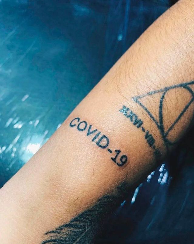 Безумные татуировки, которые посвящены коронавирусу