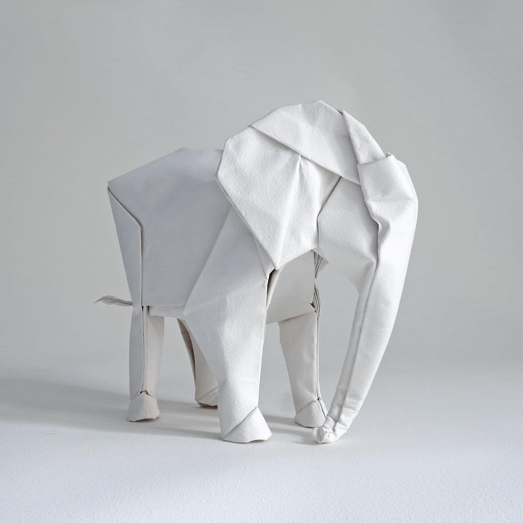 Бумажный слон читать рассказы. Sipho Mabona Origami. Оригами слон. Поделка оригами слон. Оригами Слоник из бумаги.