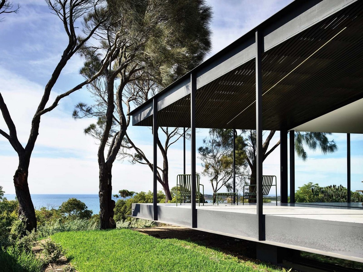 Резиденция со стеклянным фасадом в Австралии является, растительность, комнаты, время, спальни, между, создание, землёй, House, Bluff, стеклянным, чувство, стремиться, доминированию, ландшафте, Таким, образом, отделения, здание, средством