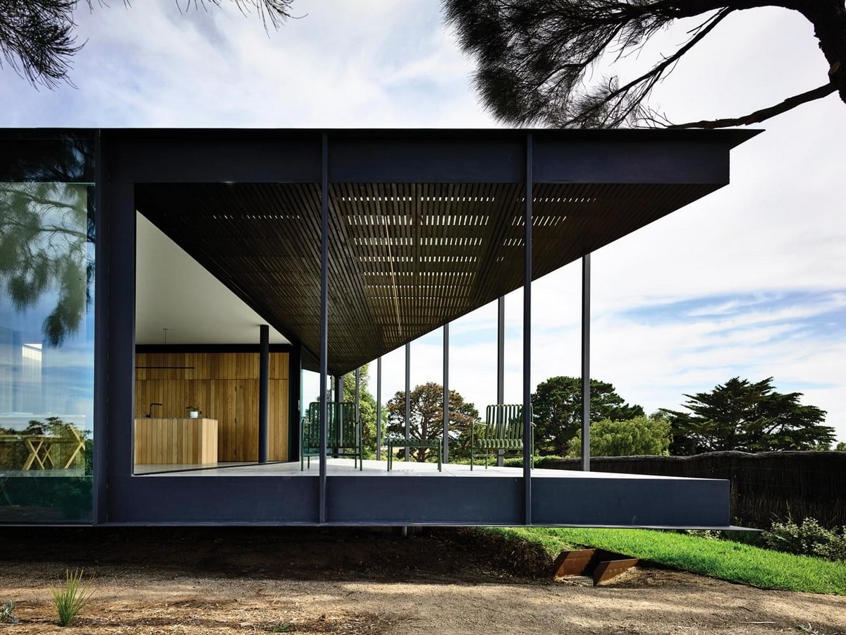 Резиденция со стеклянным фасадом в Австралии является, растительность, комнаты, время, спальни, между, создание, землёй, House, Bluff, стеклянным, чувство, стремиться, доминированию, ландшафте, Таким, образом, отделения, здание, средством
