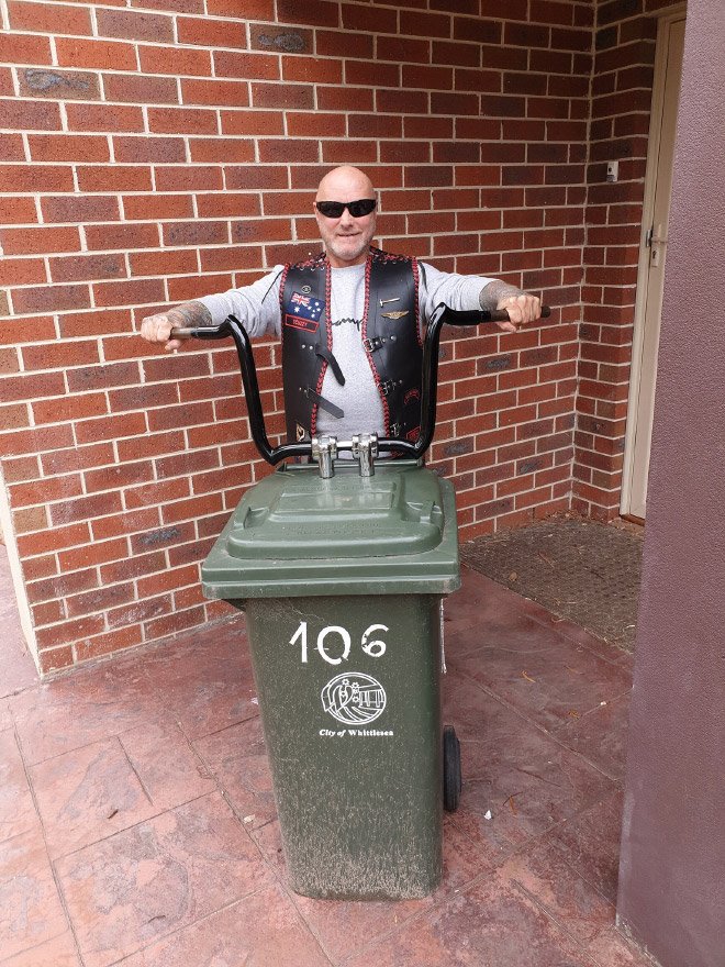 Австралийцы придумали выбрасывать мусор эффектно во время карантина