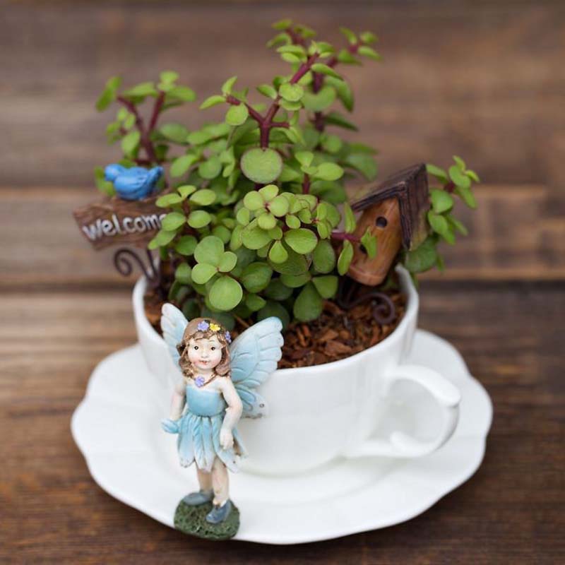 Креативные маленькие садики в чашках и чайниках