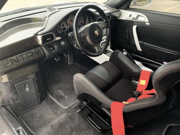 Уникальный Porsche 911 Carrera S Centro с центральным расположением сиденья