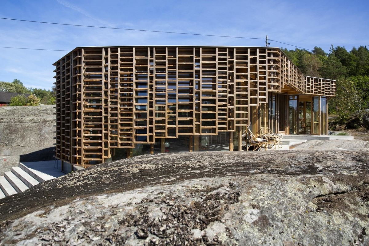 Деревянный загородный дом в Норвегии загородный, создают, пространство, части, Норвегии, бетонные, вырастает, Архитекторы, бетонных, Сборная, камин, комната, ванная, кухня, полов, становится, пейзажаИз, частью, конструкция, интерьер