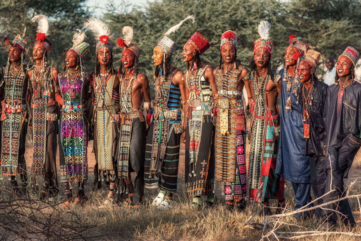 Мужчины племени Водабе делают прическу и макияж, чтобы впечатлить дам Мужчины