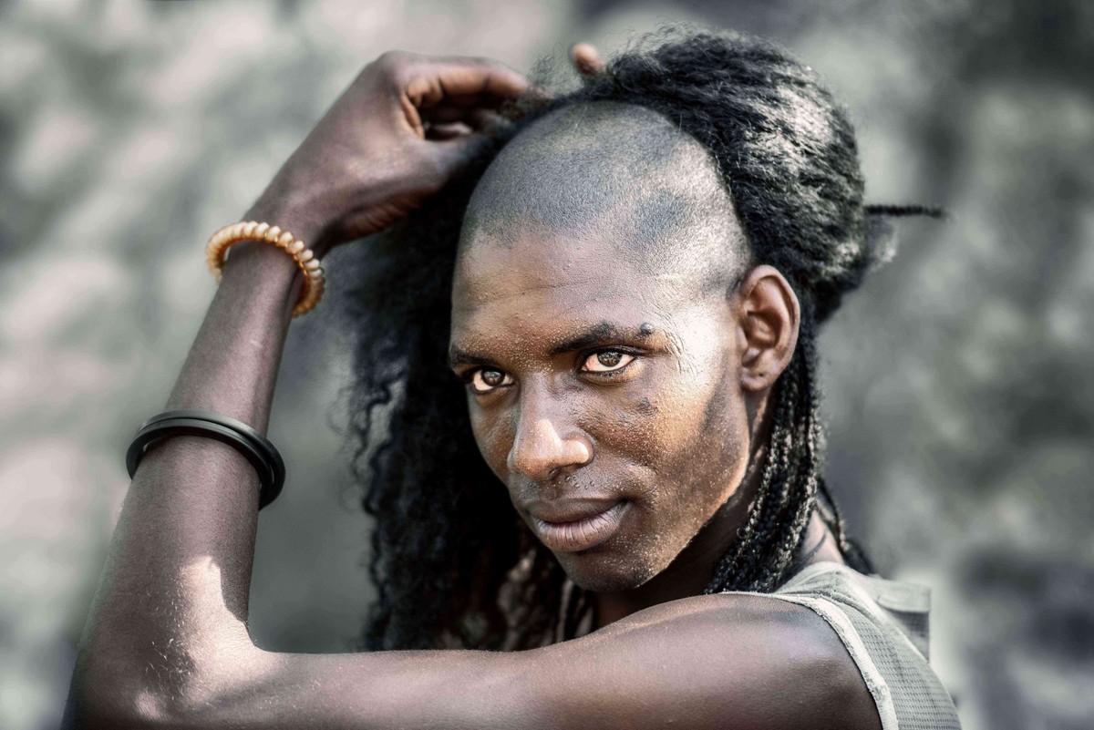 Мужчины племени Водабе делают прическу и макияж, чтобы впечатлить дам