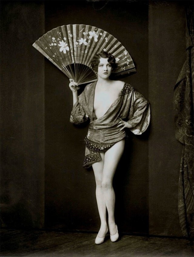 Модели на снимках 1920-х годов