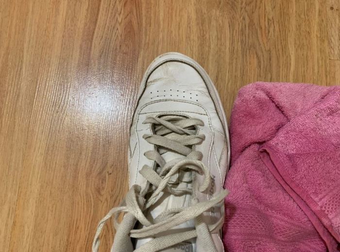 Как убрать залом на кроссовках