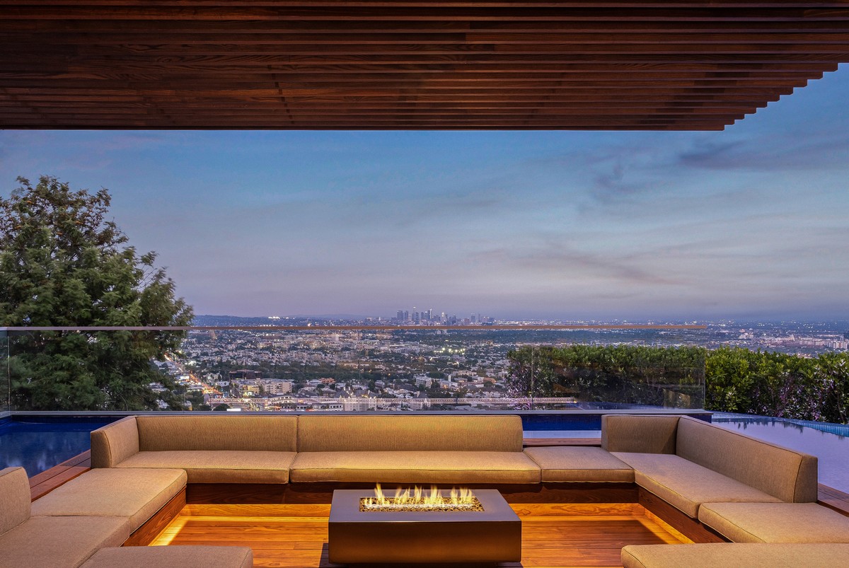 Роскошная резиденция на склоне холма в Лос-Анджелесе