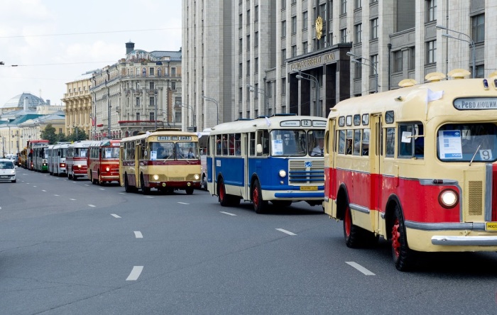 Почему в СССР городские автобусы красили в ярко-желтый