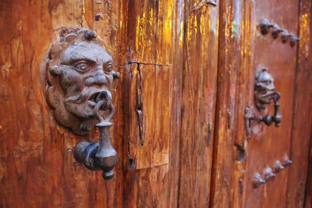 Интригующие элементы мексиканских дверей
