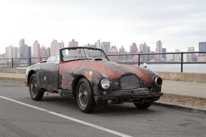 Сгнивший кабриолет Aston Martin 1952 года продали за внушительную сумму