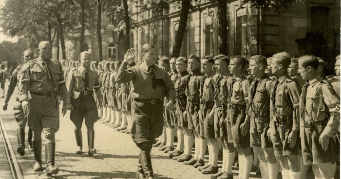 Каким образом Гитлер превратил образованную молодёжь в нацистов