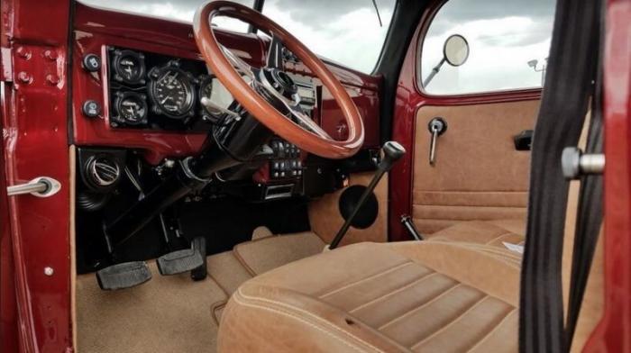 Крутой 70-летний Dodge Power Wagon с мощным двигателем